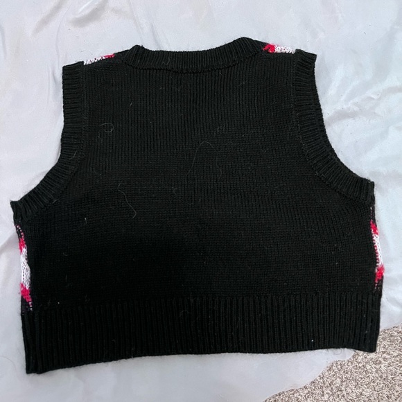 Black,red and white top - Picture 2 of 2